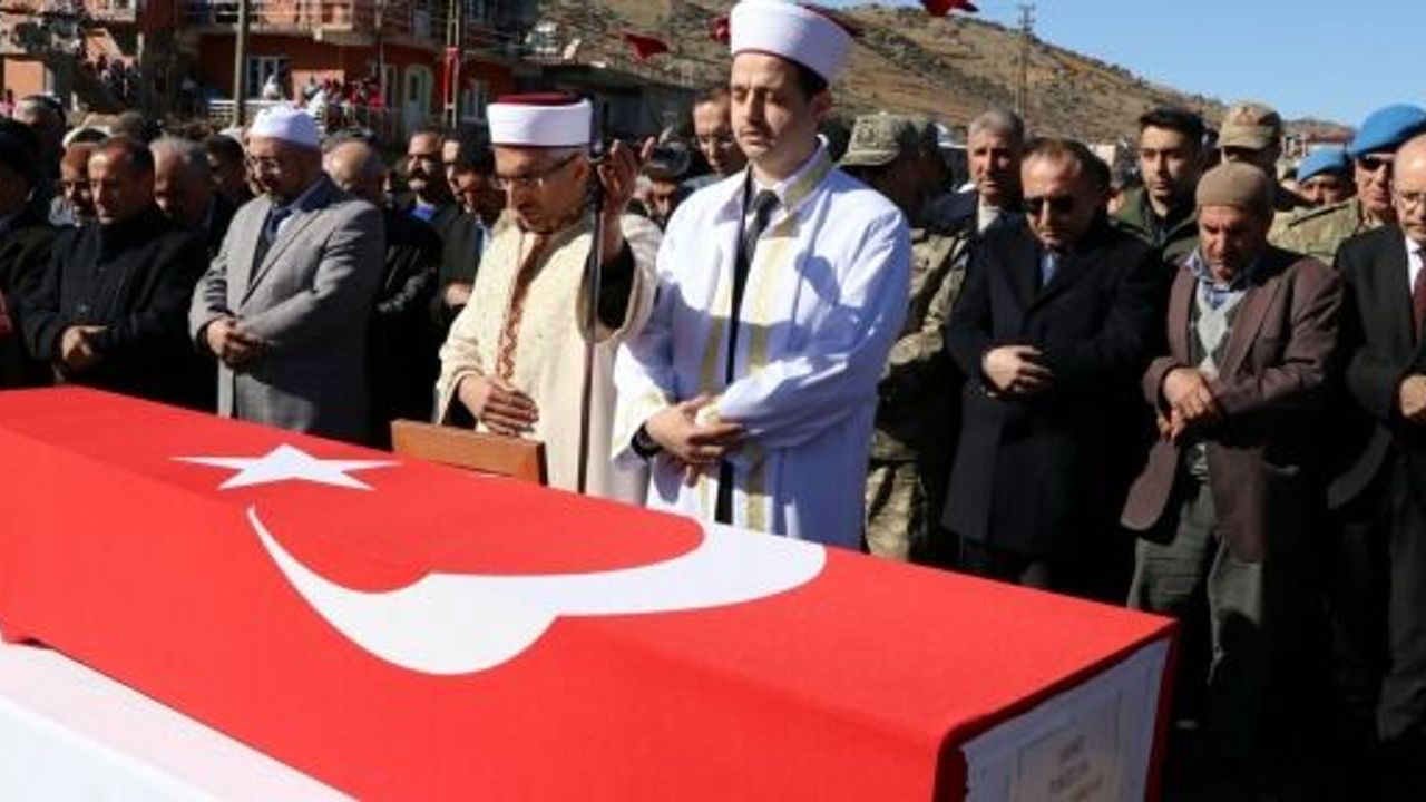 Şehit Er Hayrettin Dindar, Kürtçe Ağıtlarla Toprağa Verildi
