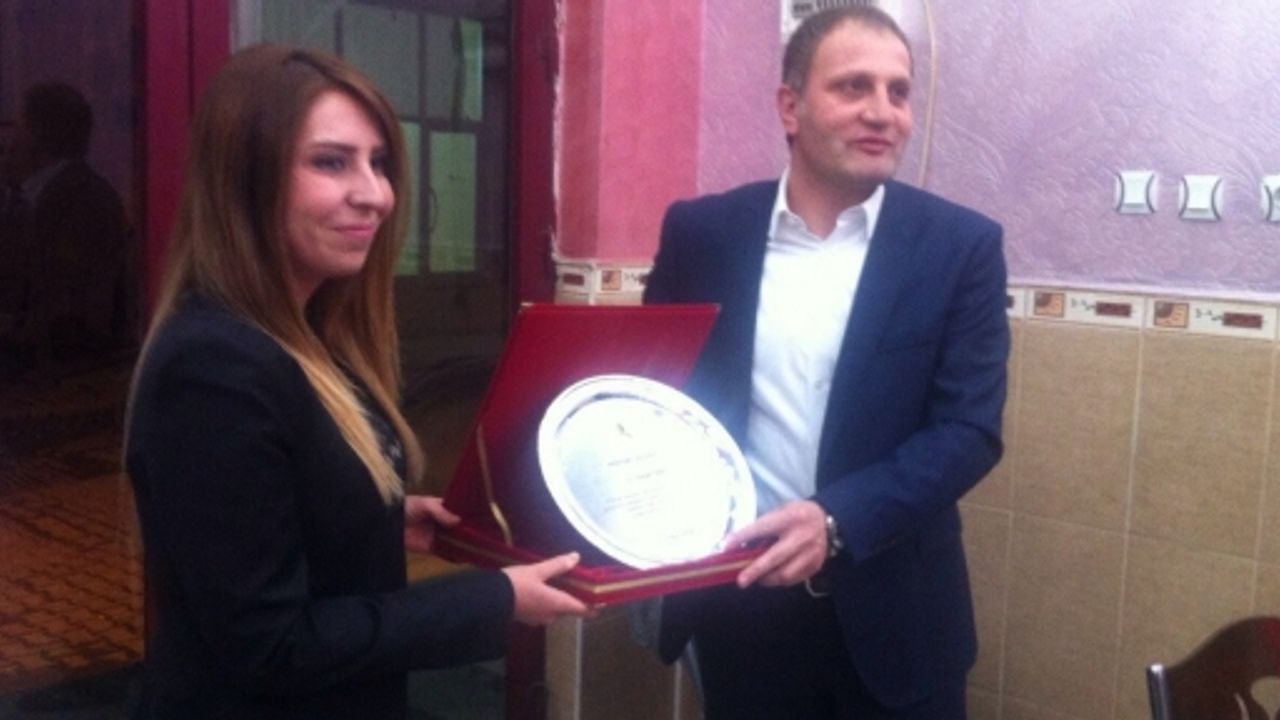 PERVARİ BELEDİYE BAŞKANI ÖZCAN, ANKARA’YA ATAMASI YAPILAN HAKİM GÜLER YAĞCI İÇİN VEDA YEMEĞİ VERDİ