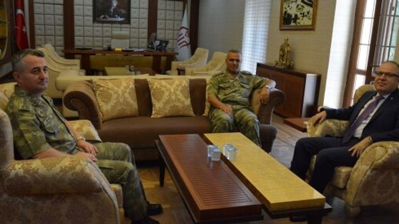 TUGAY KOMUTANI TUĞGENERAL HALİL SOYSAL, VALİ TUTULMAZ’A VEDA ZİYARETİNDE BULUNDU