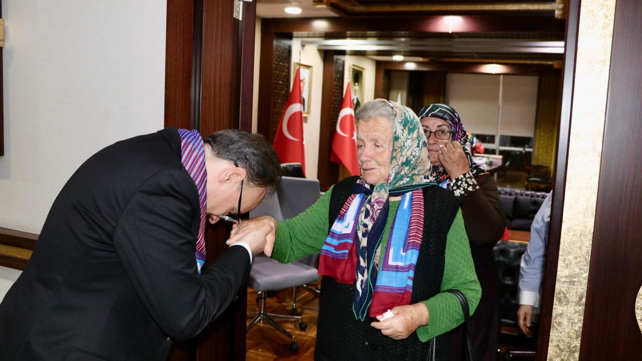 Trabzon’dan Gelen Şehit Ailelerinden Vali Kızılkaya’ya Ziyaret