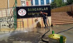 Siirt’te Yeni Eğitim-Öğretim Yılı Öncesinde Okul Bahçeleri Yıkanıyor