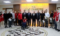 Vali Kızılkaya, Gönüllü Kan Bağışçılarına Madalyalarını Törenle Verdi