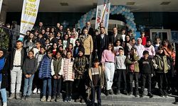 Vali Kızılkaya, Şirvan/Pirinçli Köyü Şehit Faik Yüce İlköğretim Okulu öğrencilerini 8. Siirt Kitap Fuarı'nda Ağırladı