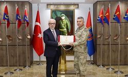 Siirt Müftüsü Pinal, İl Jandarma Komutanı Büyük’ü Makamında Ziyaret Etti 
