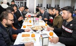 Siirt Üniversitesi Rektörü Prof. Dr. Nihat Şındak, Öğrencilerle İftar Yaptı