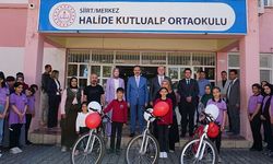 Vali Kızılkaya, Kitap Okuma Yarışması'nda Dereceye Giren Öğrencileri Bisikletle Ödüllendirdi