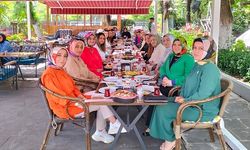 Öğretmenden, Öğrenci Velilerine Anneler Günü Jesti