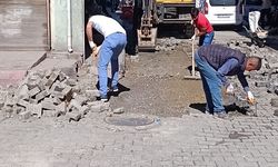 Siirt Belediyesi, Mahalle, Sokak ve Caddelerde Parke Onarım Çalışması Başlattı