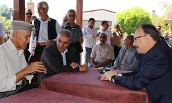 Vali Kızılkaya, Eruh’ta Esnaf ve Vatandaşları Ziyaret Etti