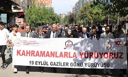 Siirt’te Gaziler Gününde Yürüyüş Düzenlendi