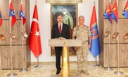 Vali Dr. Kemal Kızılkaya, İl Jandarma Komutanlığını Ziyaret Etti