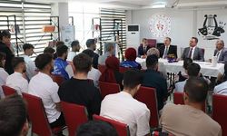 Vali Kızılkaya ve Bakan Yardımcısı Dr.Enes Eminoğlu, Siirt’te Gençlerle Bir Araya Geldi