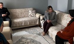 Kurtalan Kaymakamının Eşi Şefika Serin, Yangından Etkilenen Aileleri Ziyaret Etti