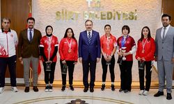 Vali Dr. Kemal Kızılkaya, Başarılı Sporcuları Makamında Ağırladı