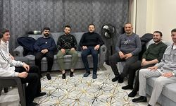 AK Parti Siirt İl Başkanı Bahri Caner Özturan, Ramazan’ın İlk Sahurunu Gençlerle Yaptı