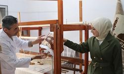 Siirt Olgunlaşma Enstitüsü, Atatürk’e Hediye Edilen Tarihi Battaniyeyi Yeniden Dokuyor!