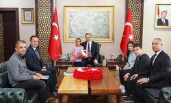 Vali Kızılkaya, Kütüphane Okurlarını Makamında Ağırladı