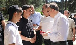 Vali Dr. Kemal Kızılkaya, Gençlerle Özel İdare Sosyal Tesislerinde Bir Araya Geldi
