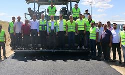 Siirt’te Yol Seferberliği: Grup Köy Yolları Asfaltla Güçleniyor