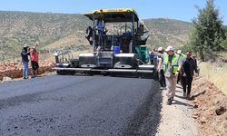 Siirt Kırsalında Yerli ve Milli Asfalt Hamlesi: Vali Kızılkaya ‘550 Kilometrelik Yol Hedefimize Emin Adımlarla Yürüyoruz