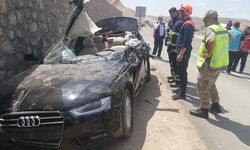 Siirt-Kurtalan Yolunda Korkunç Kaza: Kamyonla Çarpışan Lüks Otomobil Parçalandı: 1 Kişi Öldü 4 Kişi Yaralandı