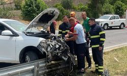 Siirt’te Kezer Köprüsünde Feci Kaza: Otomobil Bariyere Çarptı, Sürücü Yaralandı