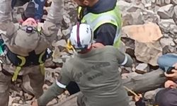 Şırnak-Siirt Sınırında Kayalıklardan Düşen TPAO Çalışanı Helikopterle Kurtarıldı