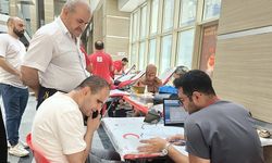 Siirt’te Sağlık Çalışanlarından Kızılay’a Destek