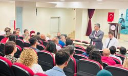 Siirt İl Sağlık Müdürü Hacıoğlu, Siirt Eğitim ve Araştırma Hastanesi Hekimleriyle Toplantı Yaptı