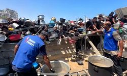 SİİRTLİ BAĞIŞÇILARIN GÖNDERDİĞİ İKİNCİ YEMEK GAZZE’DE DAĞITILDI
