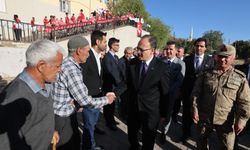 Vali Dr. Kemal Kızılkaya Eruh’un Dağdöşü Köyünde Vatandaşlarla Buluştu