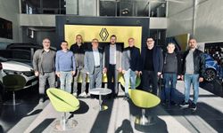 AK Parti İl Başkanı Özturan’dan Renault–Dacia Bayi BAHAEDDİN Acar Plaza’ya Ziyaret