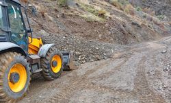 Pervari’de Heyelan Yol Trafiğini Aksattı