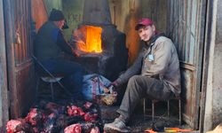 DEMİRCİ USTALARININ KIZGIN DEMİRLE TEMİZLEDİĞİ KELLELER SOFRALARA ŞİFA VE ENERJİ TAŞIYOR