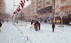 Siirt’te Kar Tatili Sevinci: Çocuklar Sokaklara Döküldü