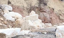 Siirt’te Aşırı Yağışların Vurduğu İlçelerde Seferberlik: Kapanan Yollar Açıldı