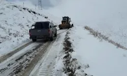 Kar Yağışı Pervari’de Köy Yollarını Ulaşıma Kapattı