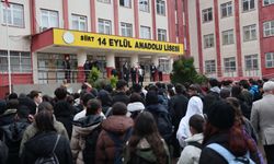 VALİ KIZILKAYA, ÖĞRENCİLERLE BAYRAK TÖRENİNDE BULUŞTU