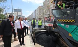 SİİRT’TE ASFALT MESAİSİ HIZ KESMİYOR