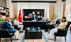 LGS Türkiye Birincisi Feyza Akbaş, İl Millî Eğitim Müdürü İlhan Saz’ı Ziyaret Etti