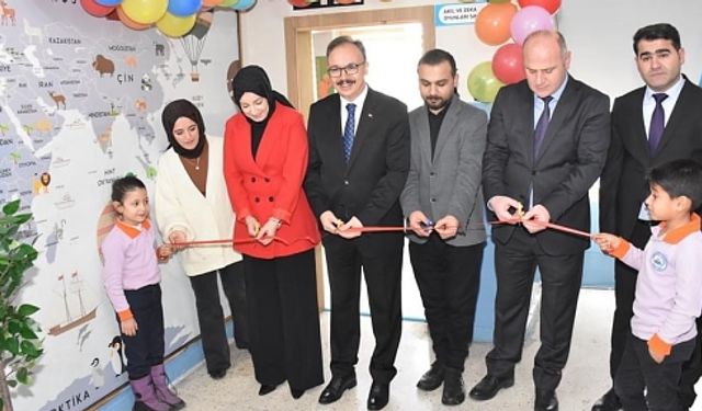 Vali Kızılkaya, Cumhuriyet İlkokulunda Yaptırılan Akıl ve Zeka Oyunları Sınıfı'nın Açılışını Gerçekleştirdi