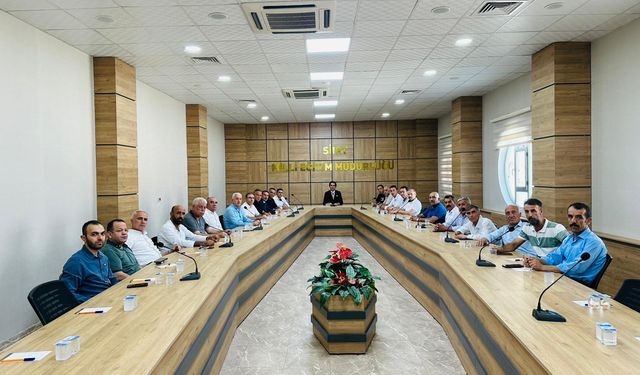 SİİRT İL MİLLÎ EĞİTİM MÜDÜRÜ İLHAN SAZ MUHTARLARLA İSTİŞARE TOPLANTISINDA BULUŞTU