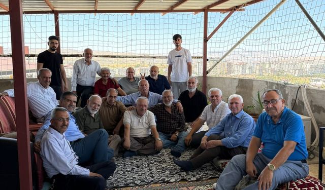 Siirt İmam Hatip Lisesi 1972 Mezunları 53 Yıl Sonra Bir Araya Geldi
