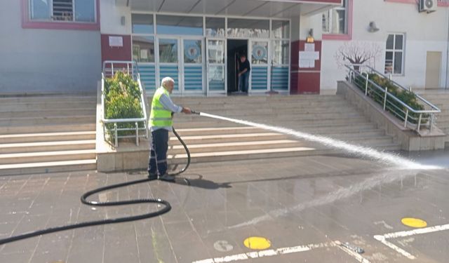 SİİRT BELEDİYESİ’NDEN OKULLARDA TEMİZLİK VE HİJYEN SEFERBERLİĞİ
