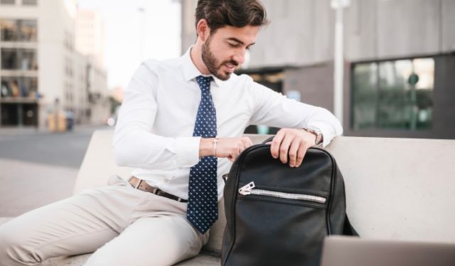 Modern Ofis Stiline Uyum Sağlayan Laptop Çantaları