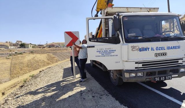 Siirt’te Köy Yollarına Trafik Levhaları Yerleştiriliyor