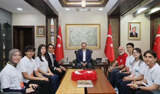 Vali Kızılkaya, TEKNOFEST’te Dereceye Giren Öğrencileri Ağırladı