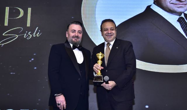 EGEMEN BAĞIŞ'A KÜRESEL İLETİŞİM VE DİPLOMASİ ÖDÜLÜ