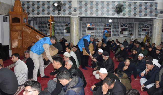 Siirt Belediyesi Regaip Kandili’nde Camilerde Kandil Simidi Dağıttı!