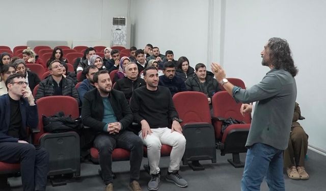 Prof. Dr. Erhan Akın,Özel Siirt Hayat Hastanesi Personellerine "İletişimin İyileştirici Gücü" Eğitimi Verdi